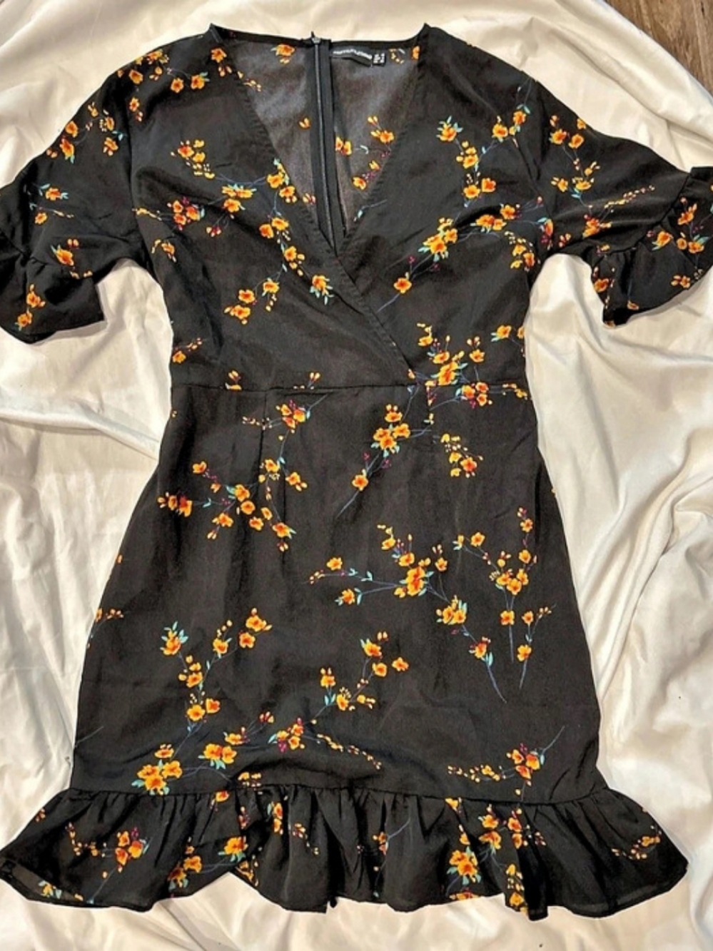 PrettyLittleThing Floral Ruffle Mini Dress in Black Size 6 Like New